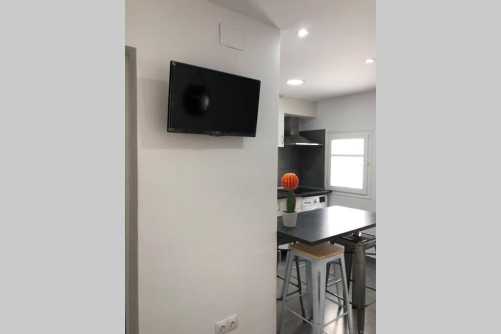 Appartamento M4 Cool Terrace. 1 min to metro. 15 min to center Esplugues de Llobregat Esterno foto